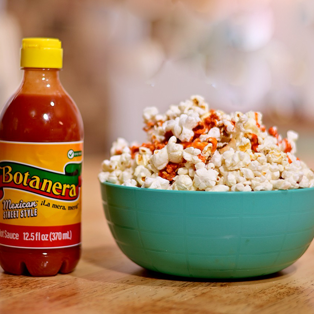 Popcorn with hot sauce